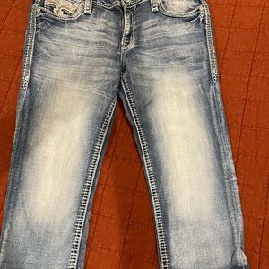 Hard to find rock revival 31 curvy capris